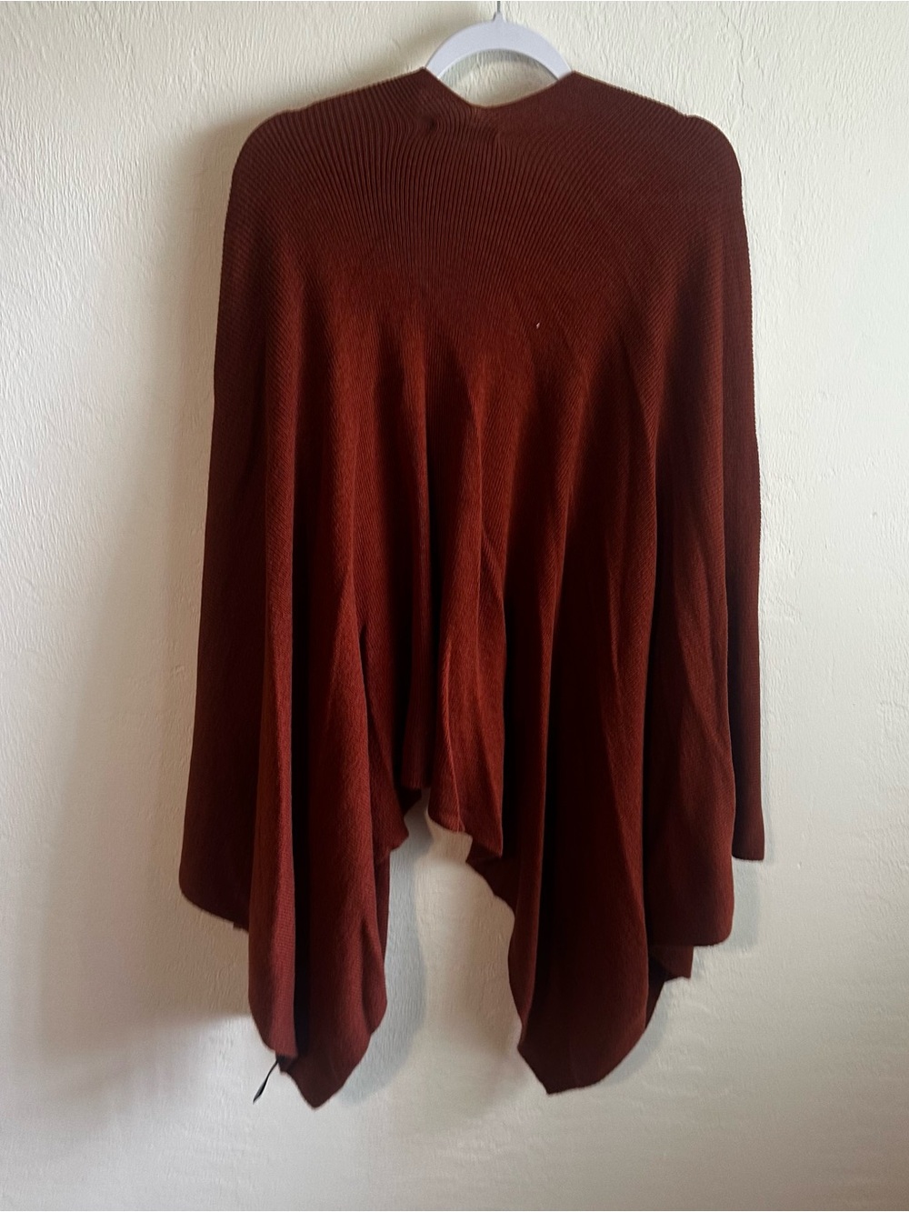 Do everything in love Ribbed Draped Poncho - Rust